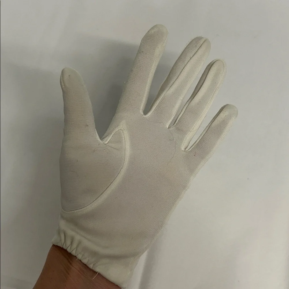 Women’s size, small vintage white fabric, driving gloves, wrist length